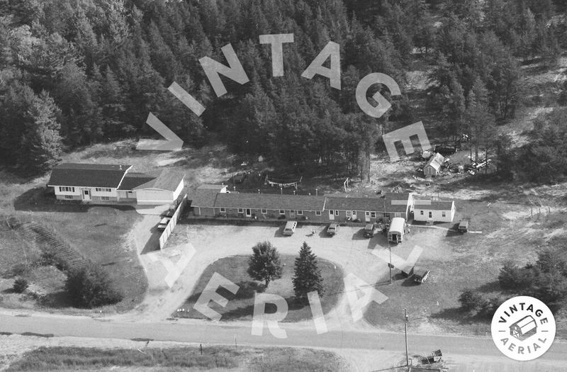 Undetermined Marquette Motel - 1996 (newer photo)